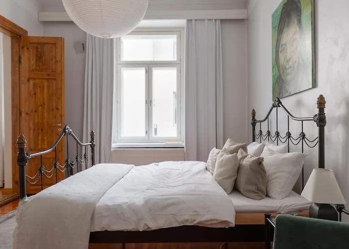 Charming Flat In Design District 헬싱키