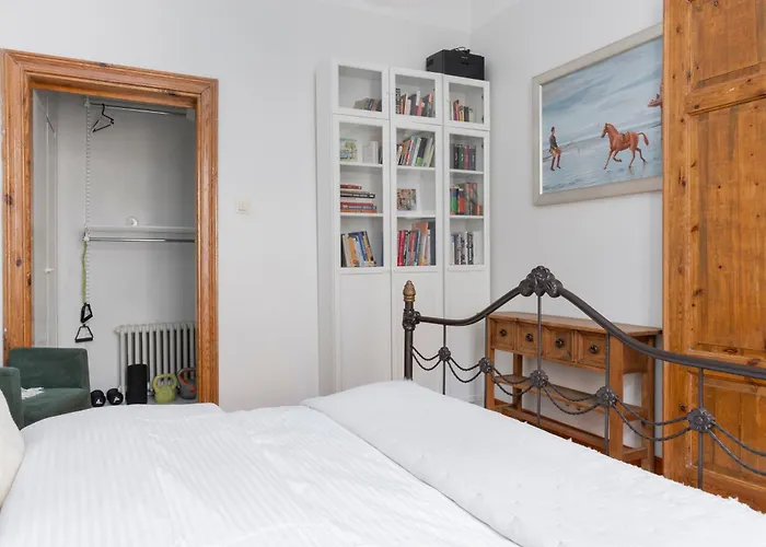 Charming Flat In Design District 아파트