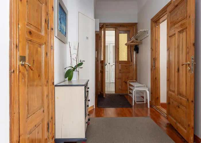 Charming Flat In Design District 아파트 *