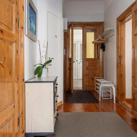 Charming Flat In Design District Apartment *