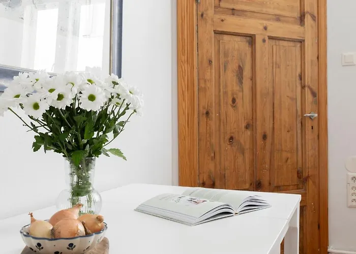 Charming Flat In Design District هلسنكي